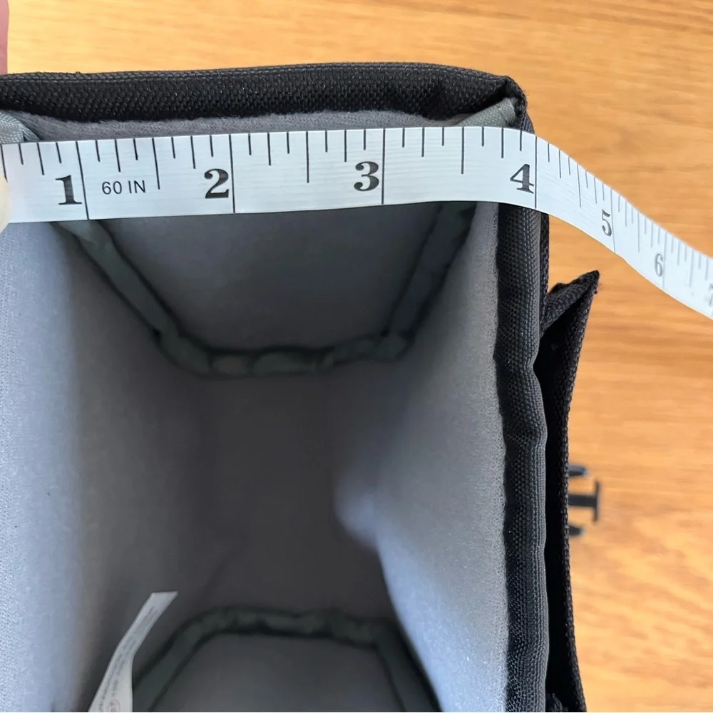Lowepro Rezo TLZ 10 Camera bag EUC Holster style with a front pocket